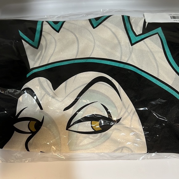 Coach Disney X Coach Villains Print Silk Square Scarf NWT - Picture 3 of 3